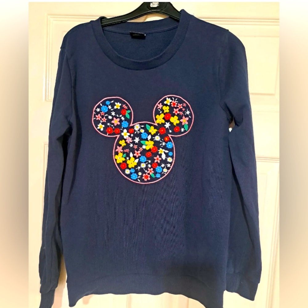 NWOT DISNEY MICKEY MOUSE NAVY BLUE EMBROIDERED SWEATSHIRT. SIZE 12. 100% COTTON.
